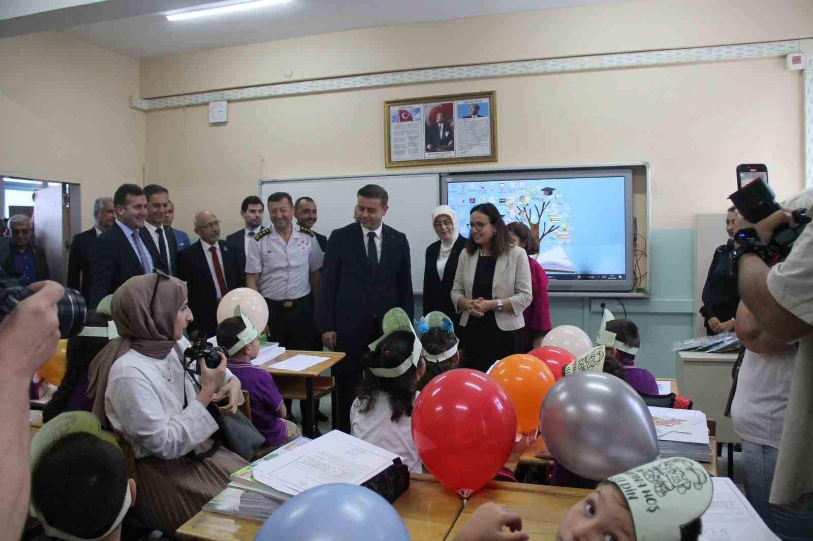 Yalova&rsquo;da yeni eğitim yılının ilk ders zili t&ouml;renle &ccedil;aldı
