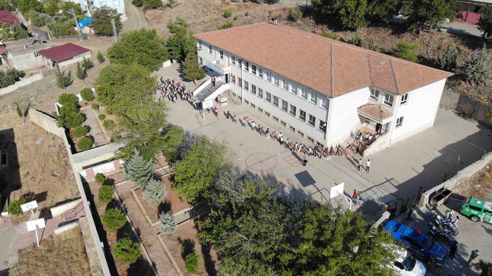 Kilis’te eğitimin ilk gününde geniş güvenlik önlemleri alındı