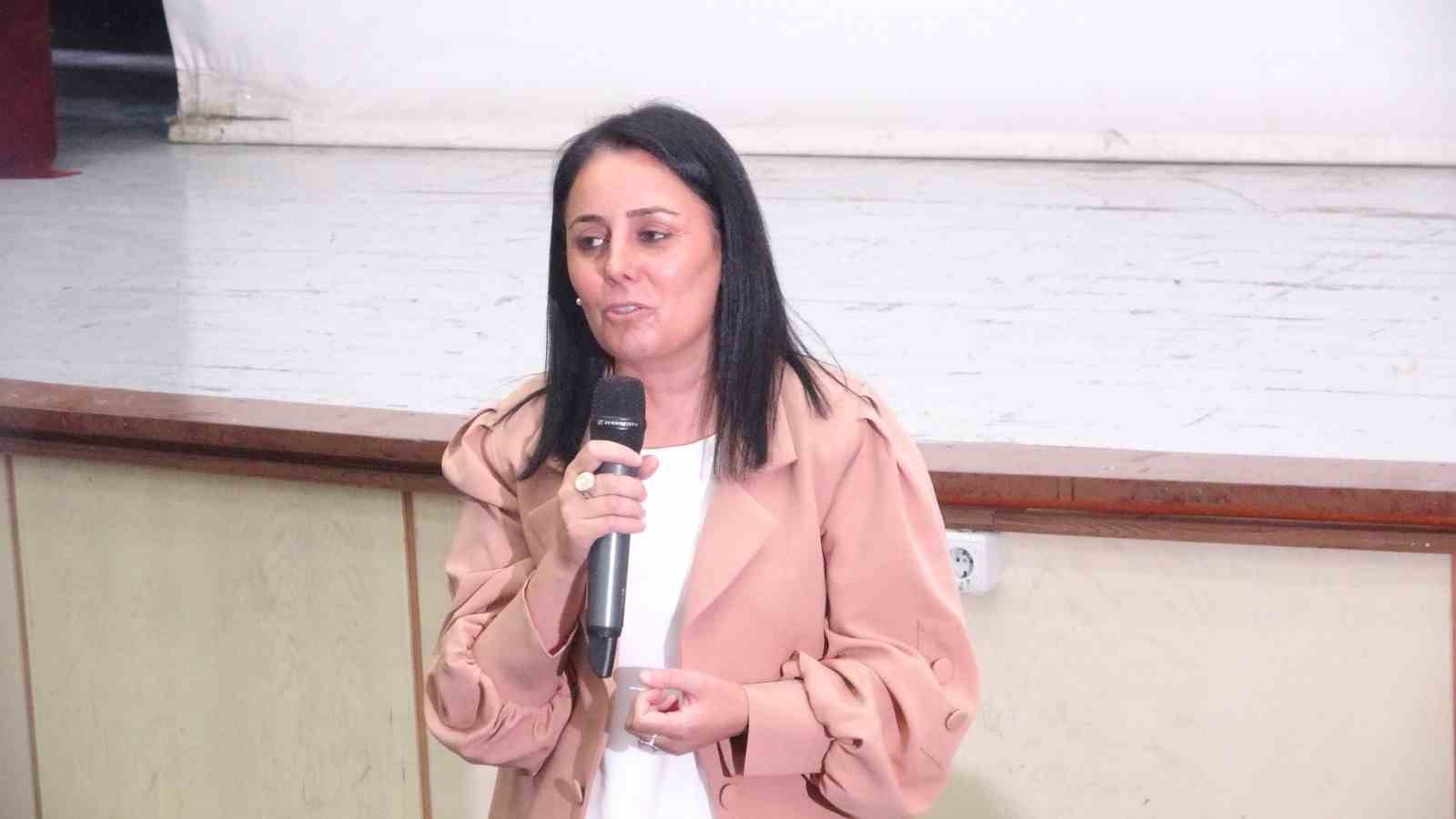 Diyarbakır annelerini konu alan &ldquo;Sesler ve Y&uuml;zler Belgeseli&rdquo; Bitlis&rsquo;te g&ouml;sterime girdi
