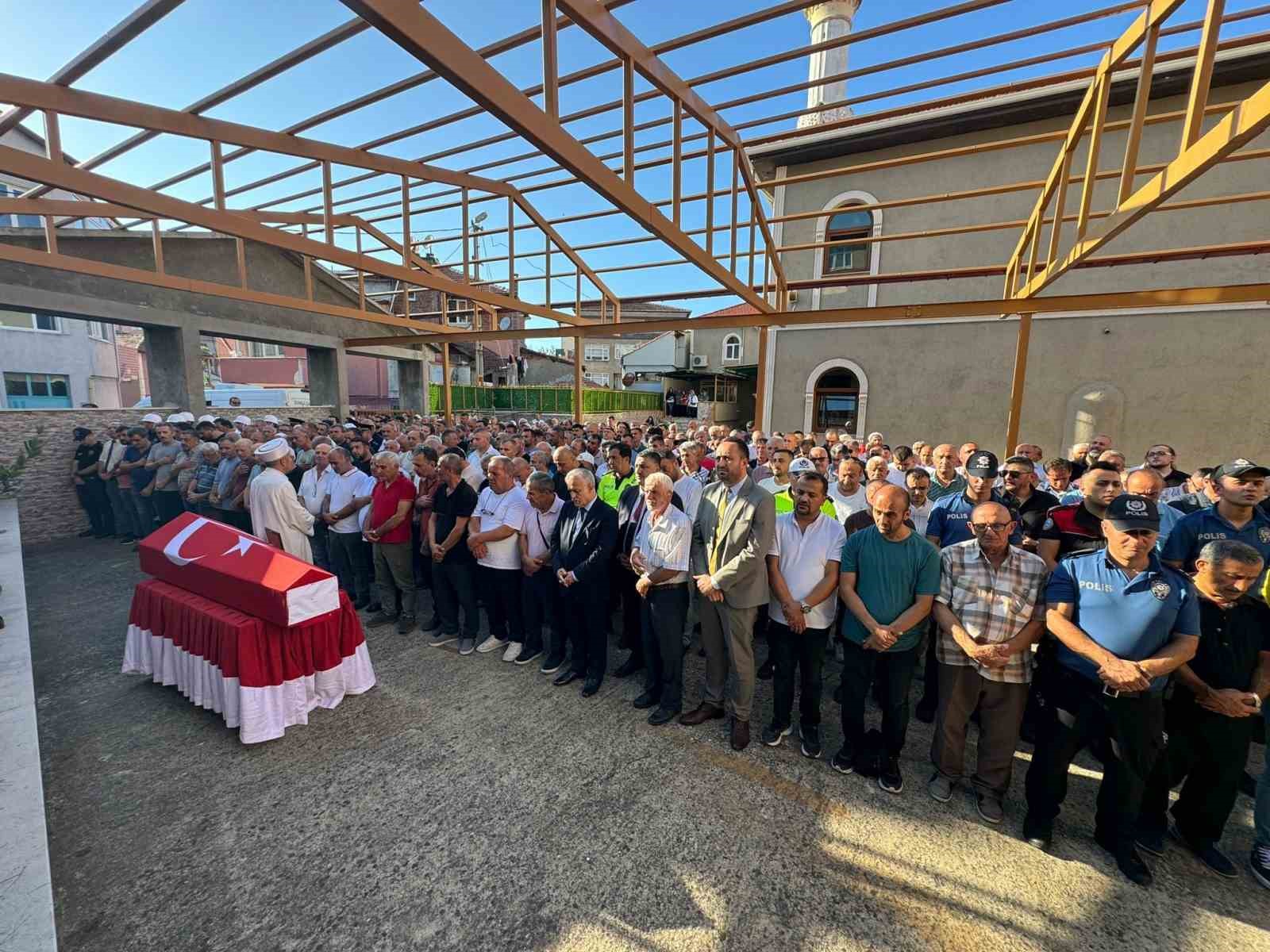 Kazada &ouml;len babalarının tabutu başında g&ouml;zyaşı d&ouml;kt&uuml;ler
