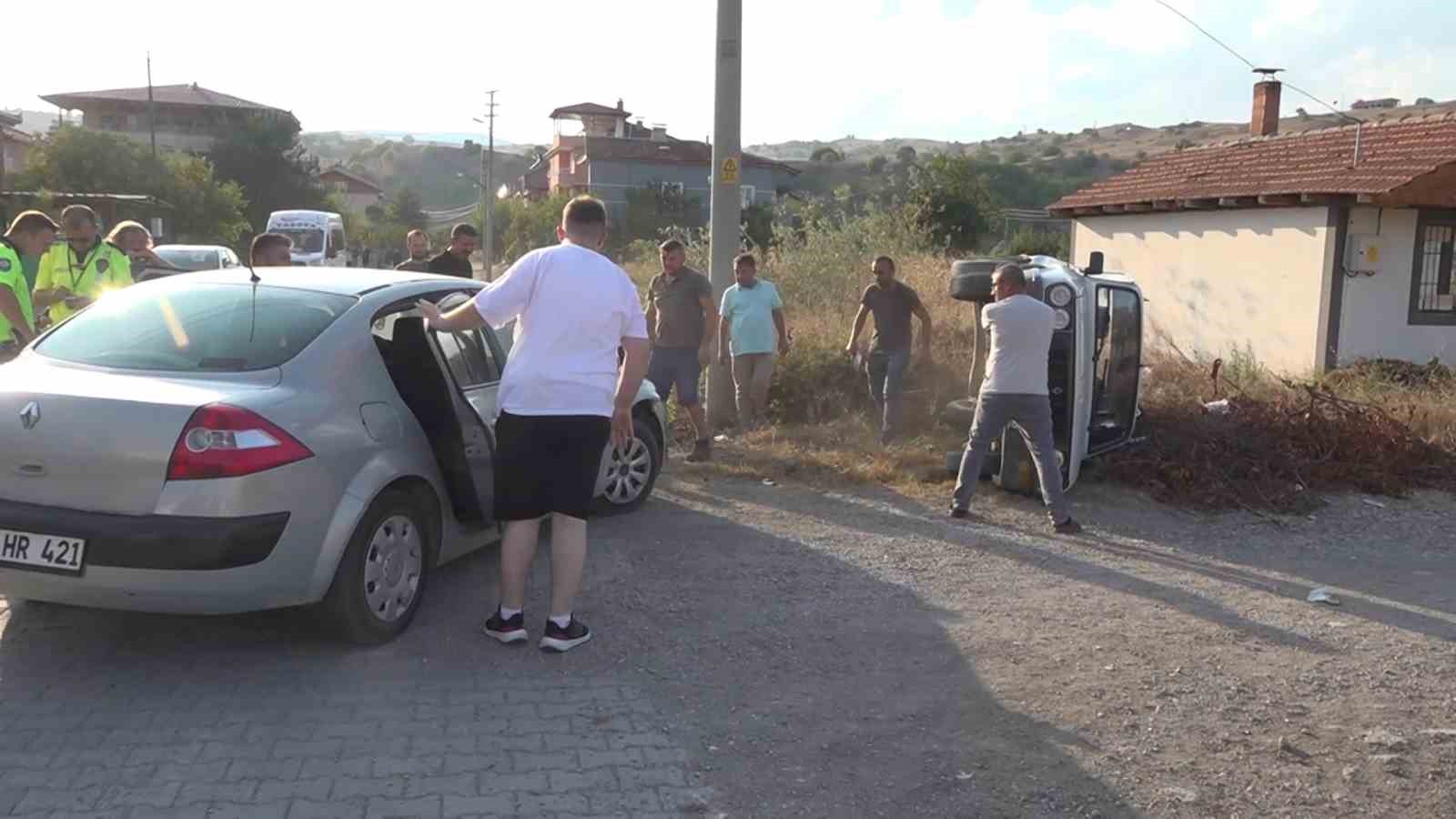 Amasya&rsquo;da 2 otomobil &ccedil;arpıştı: 2 yaralı
