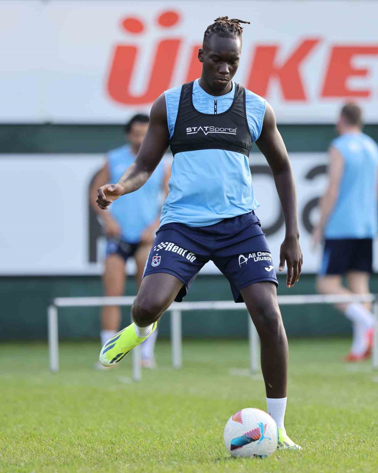 Trabzonspor, Beşiktaş ma&ccedil;ı hazırlıklarını s&uuml;rd&uuml;rd&uuml;
