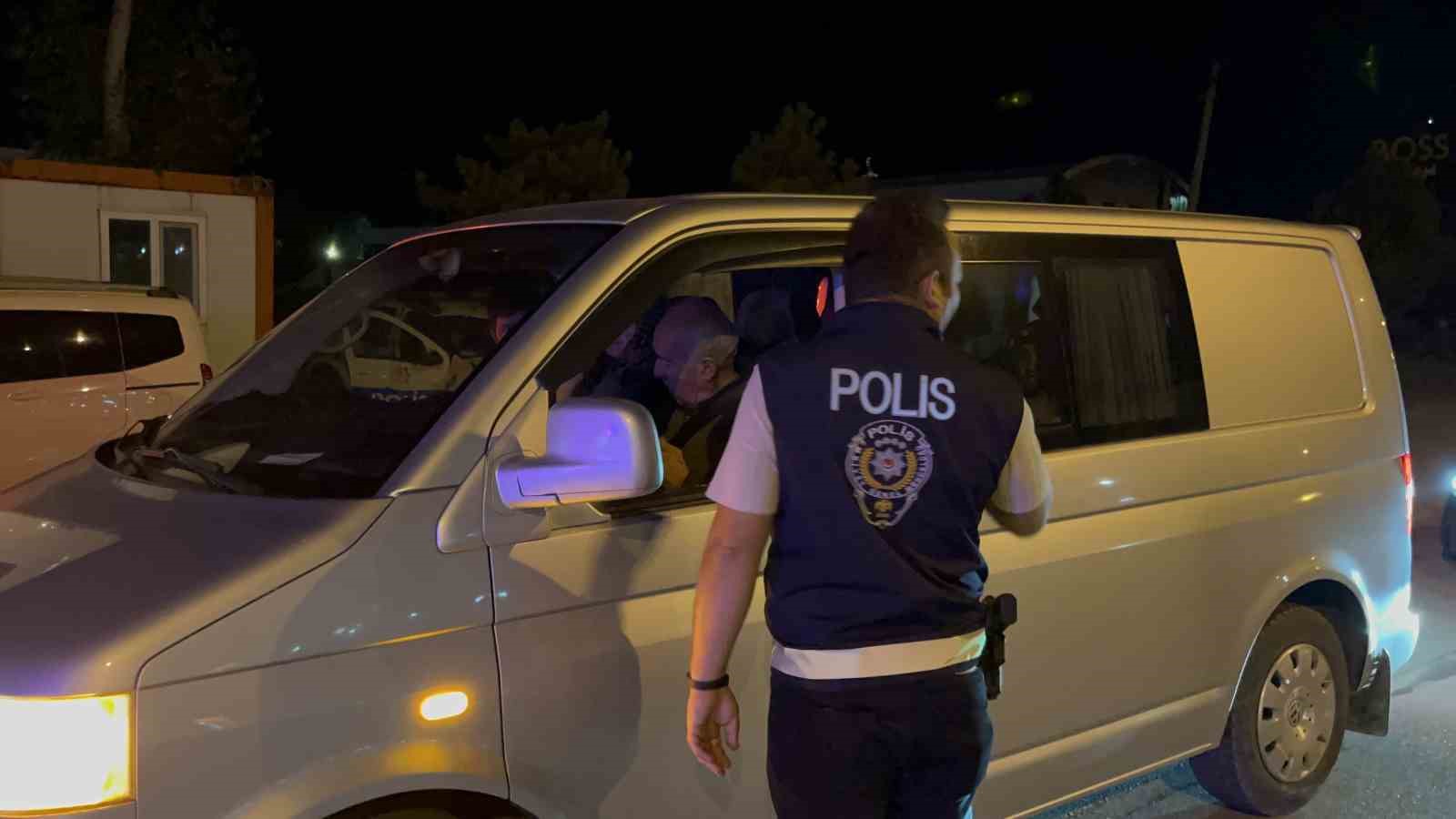 Bolu girişindeki uygulamada ara&ccedil;lar denetlendi
