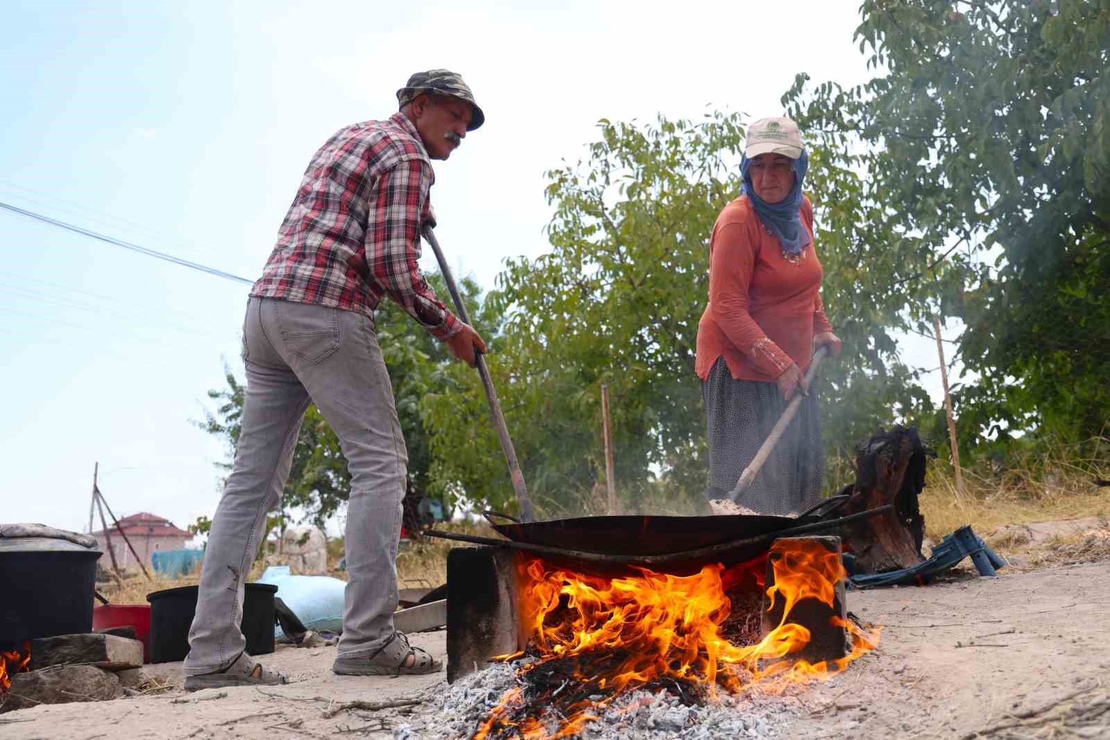 Nohudun kum ve ateşle dansı