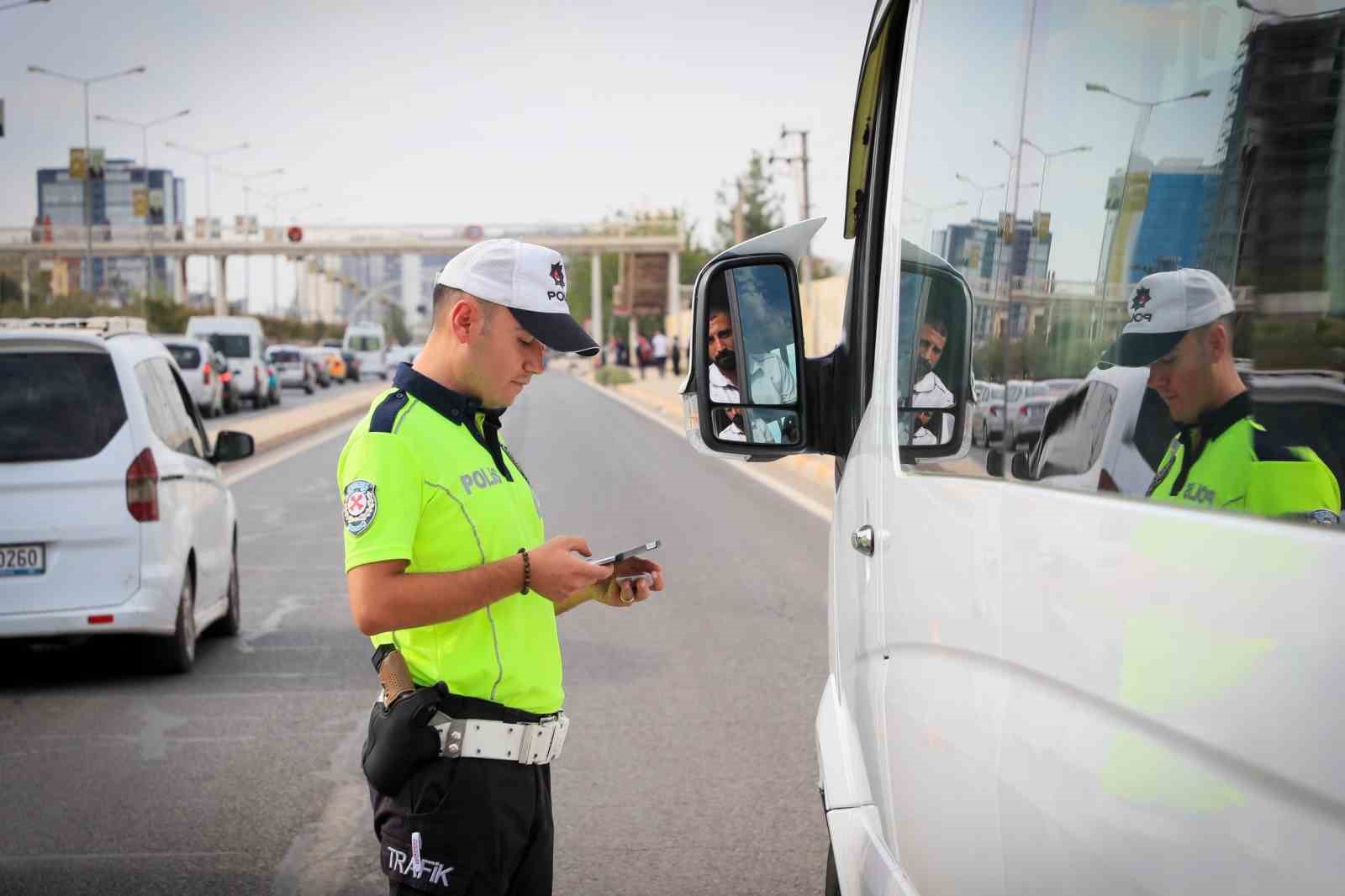 Diyarbakır’da polis ekipleri yeni eğitim döneminde sahada
