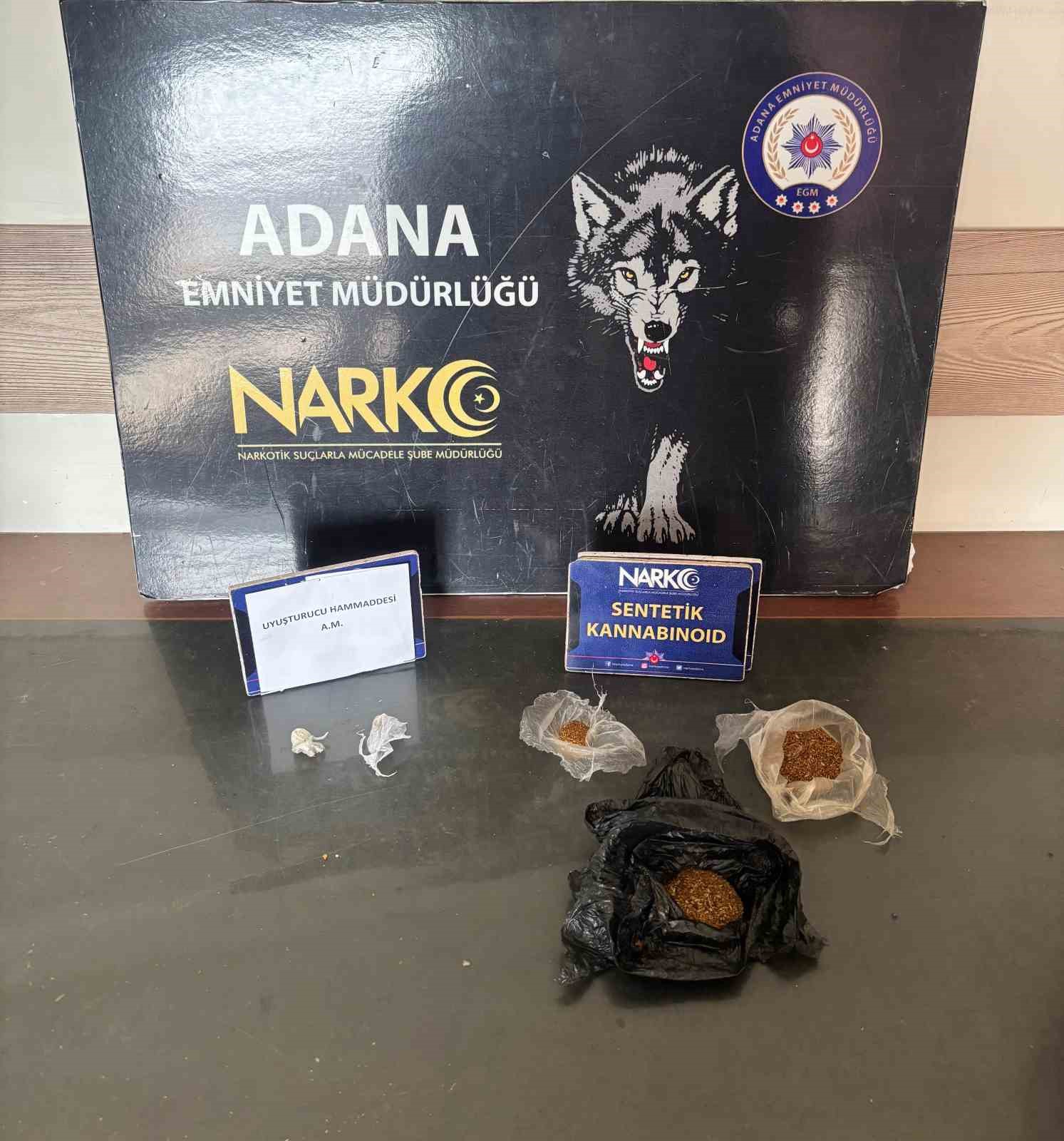 Narkotik polisleri firari 2 h&uuml;k&uuml;ml&uuml;y&uuml; kovalamaca sonucu yakaladı
