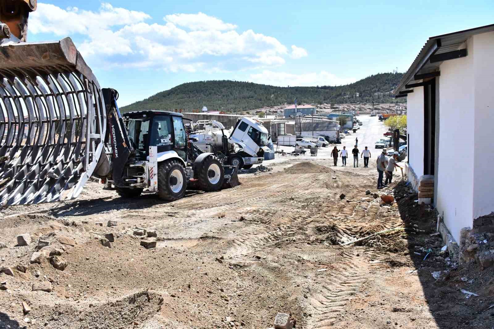 Başkan Koca, Sanayi Sitesindeki &uuml;st yapı &ccedil;alışmalarını inceledi
