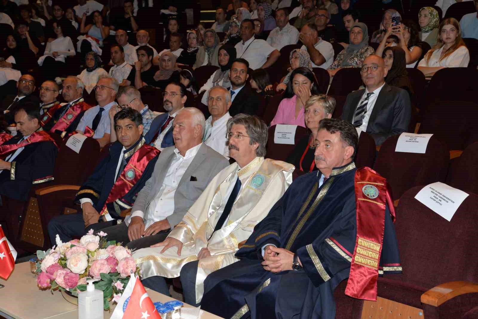 Diş hekimi adayları önlüklerini giydi
