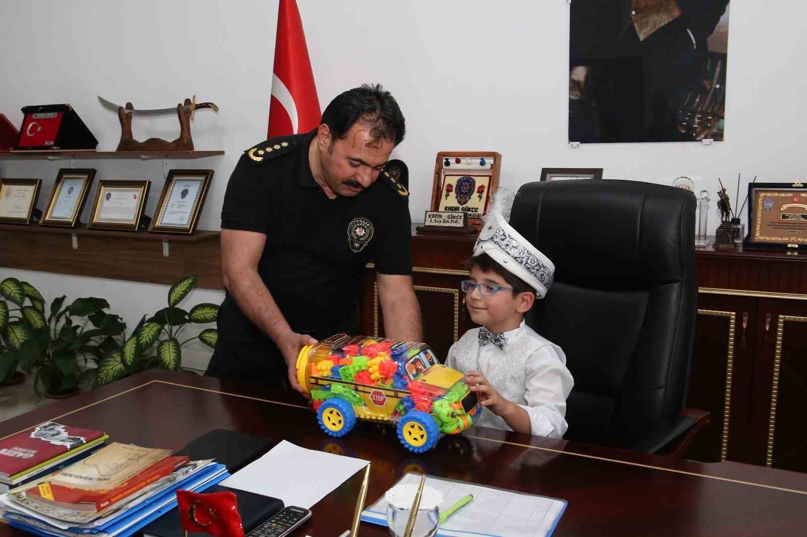 Vefat eden polisin emaneti, sünnet gününde unutulmaz bir gün yaşadı
