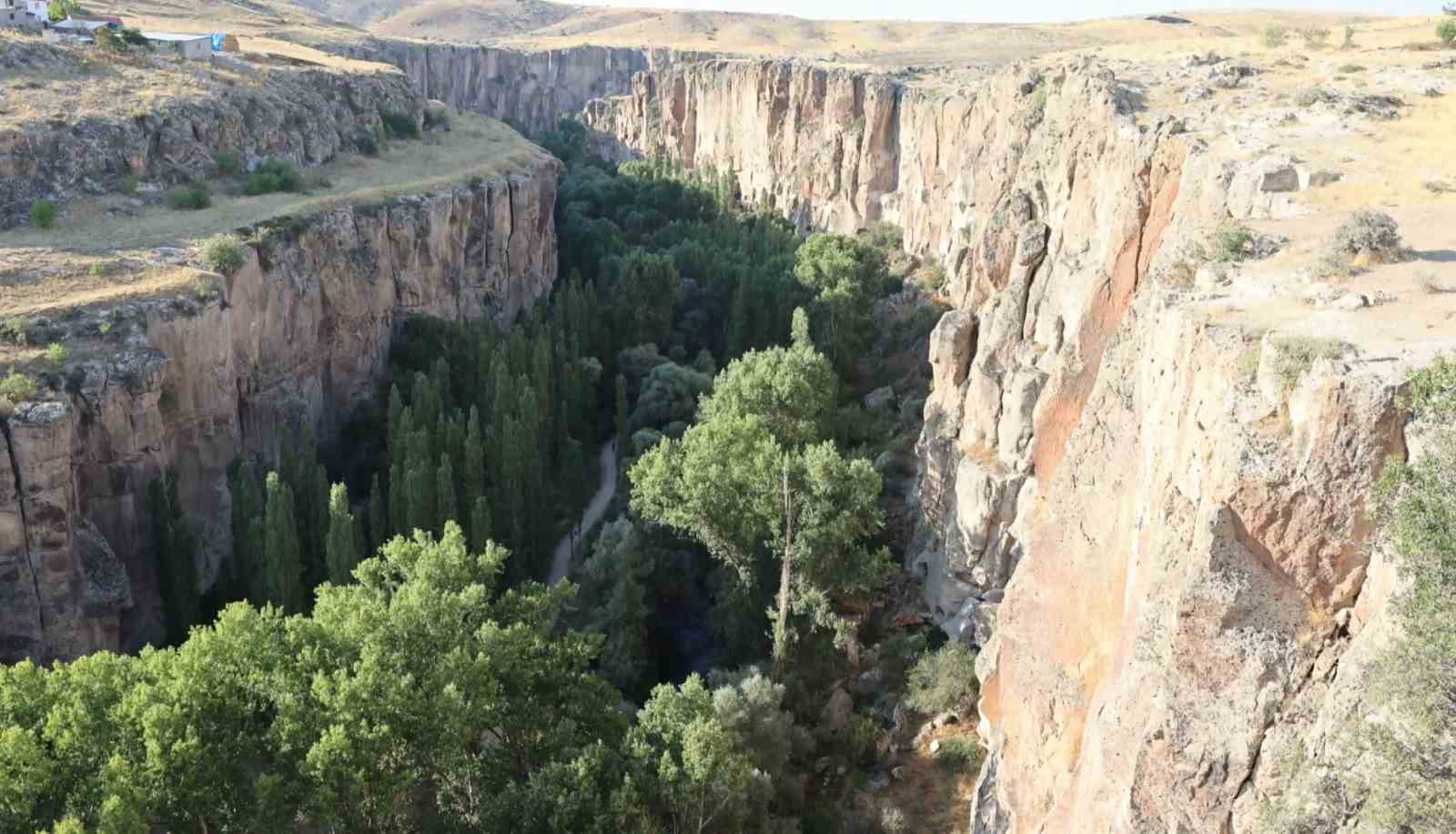 Dünyanın en büyük 2. kanyonu Ihlara Vadisi ziyaretçilerini ağırlıyor
