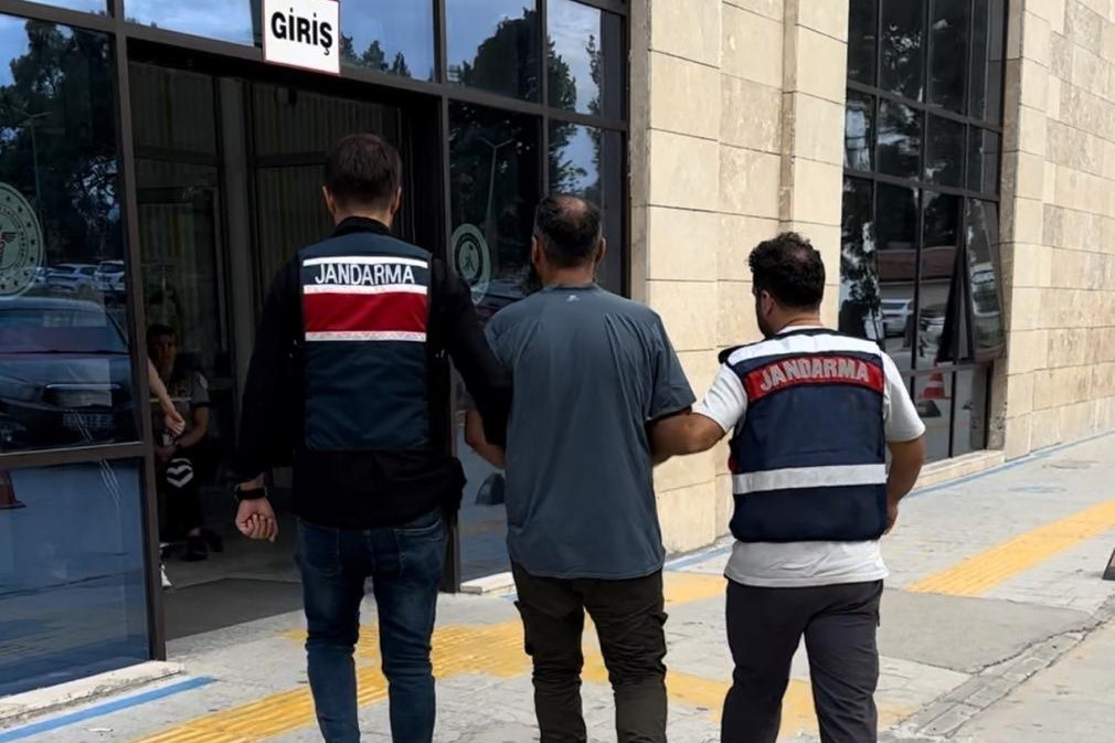 İzmir merkezli ‘terörizm finansmanı’ operasyonunda 27 gözaltı
