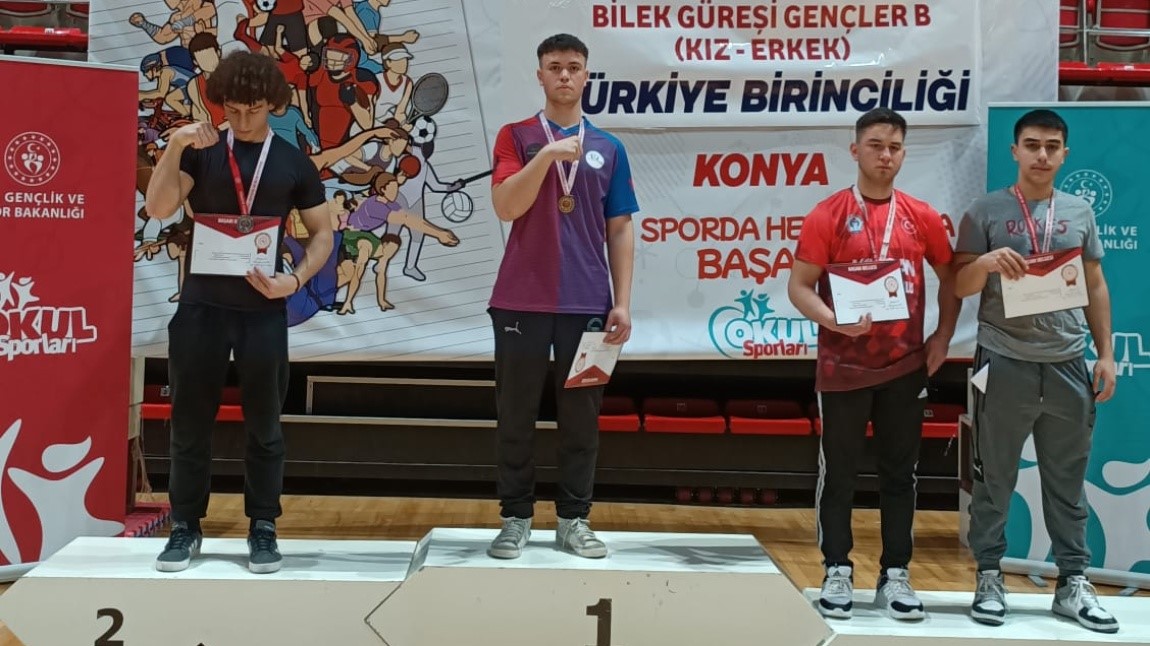 Milli sporcu okul &ccedil;ıkışında silahlı saldırıya uğradı
