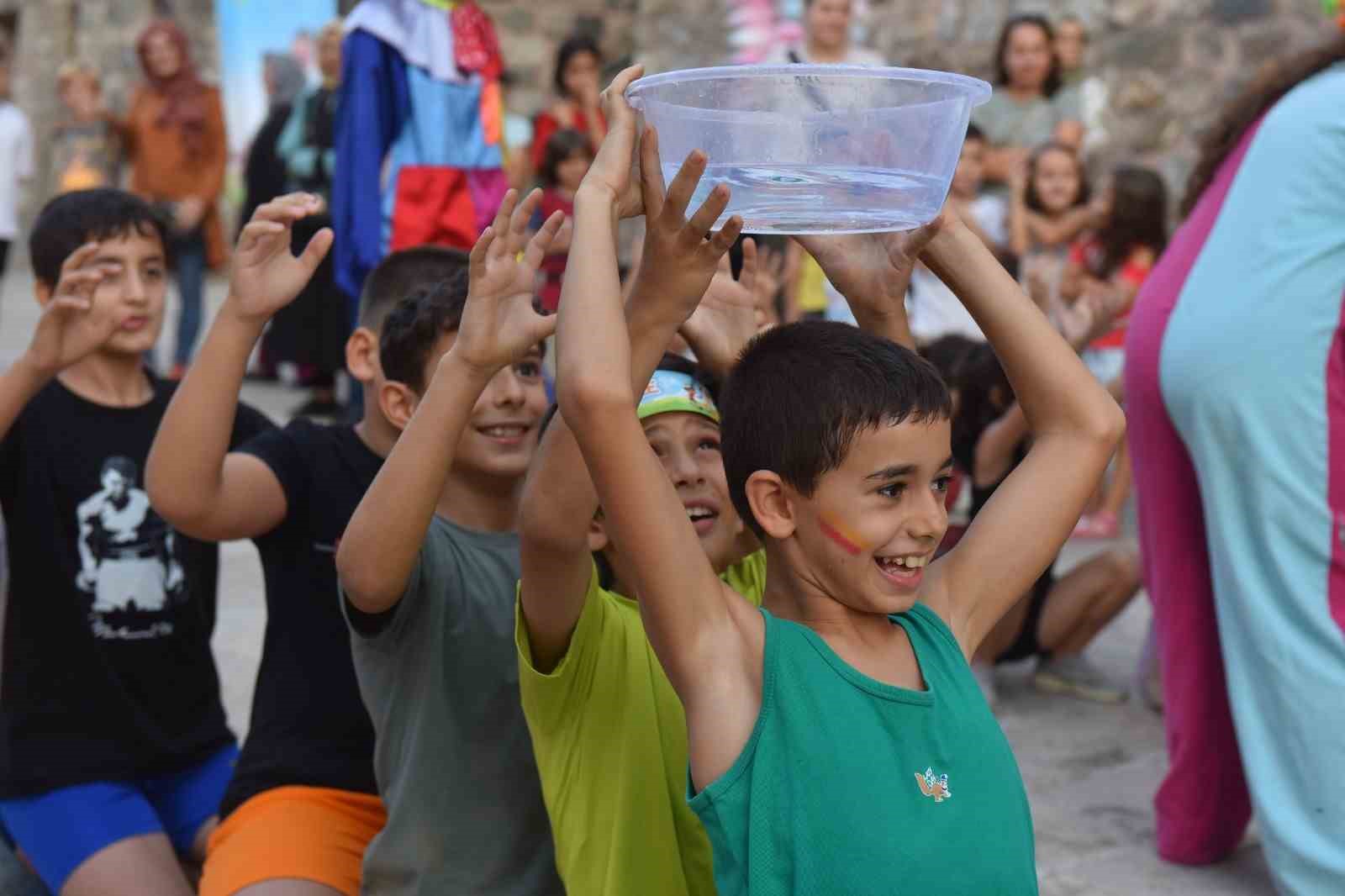 Onbeş mahallede 15 bin çocuk sokak oyunlarında buluştu