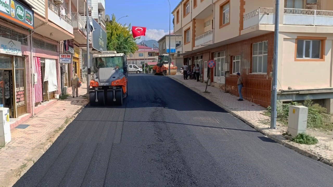 Andırın merkezinde Cumhuriyet Caddesi yenileniyor