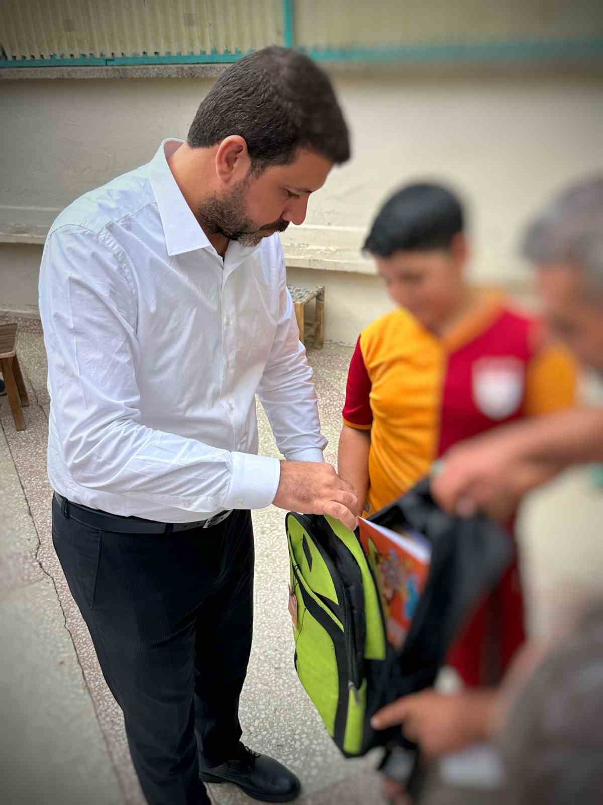 MÜSİAD Diyarbakır Şube Başkanı Bozkuş’tan öğrencilere kırtasiye desteği
