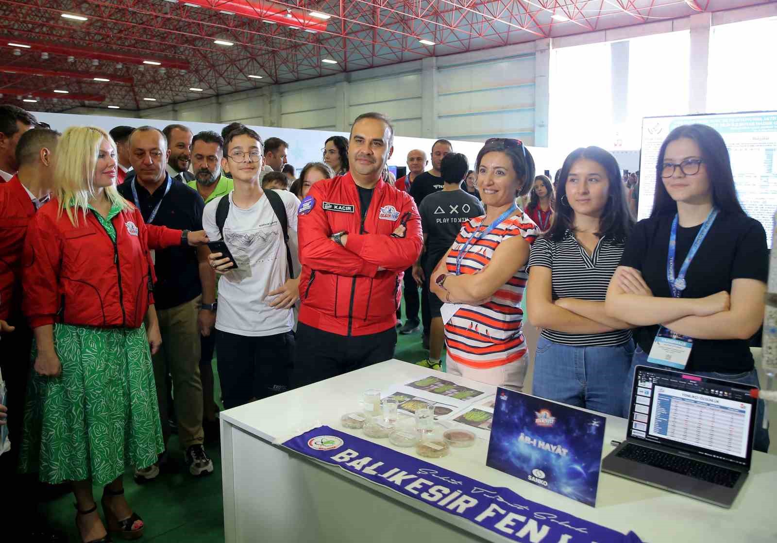 TEKNOFEST Akdeniz&rsquo;de en &ccedil;evreci projeler &ouml;d&uuml;llendirildi
