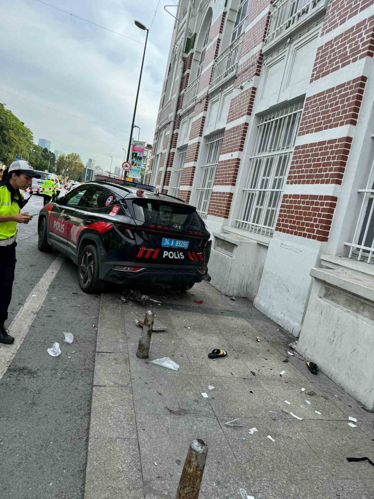 Şişli’de polis aracı kaldırımda yürüyen iki kadına çarptı: Kadınlardan biri hayatını kaybetti
