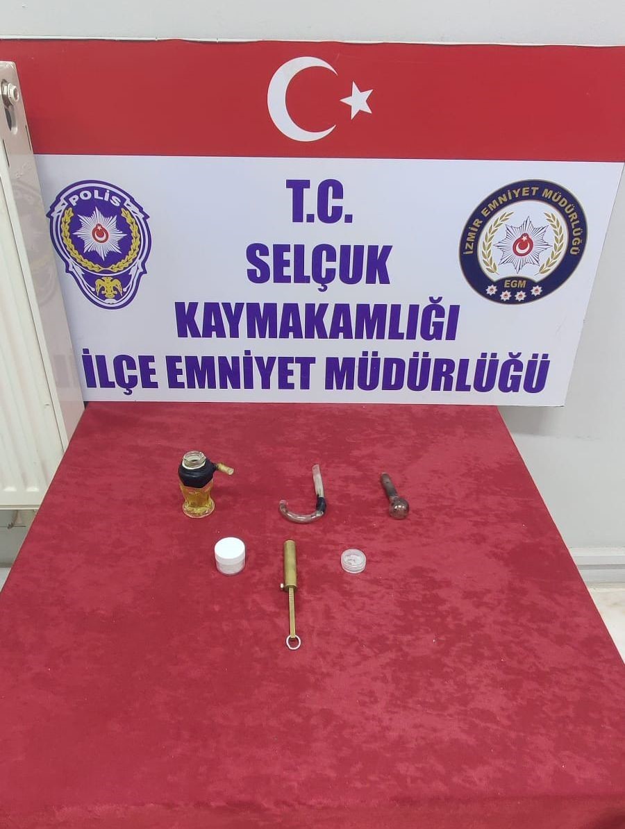 Selçuk’ta zehir tacirlerine operasyon: 4 kişi yakalandı