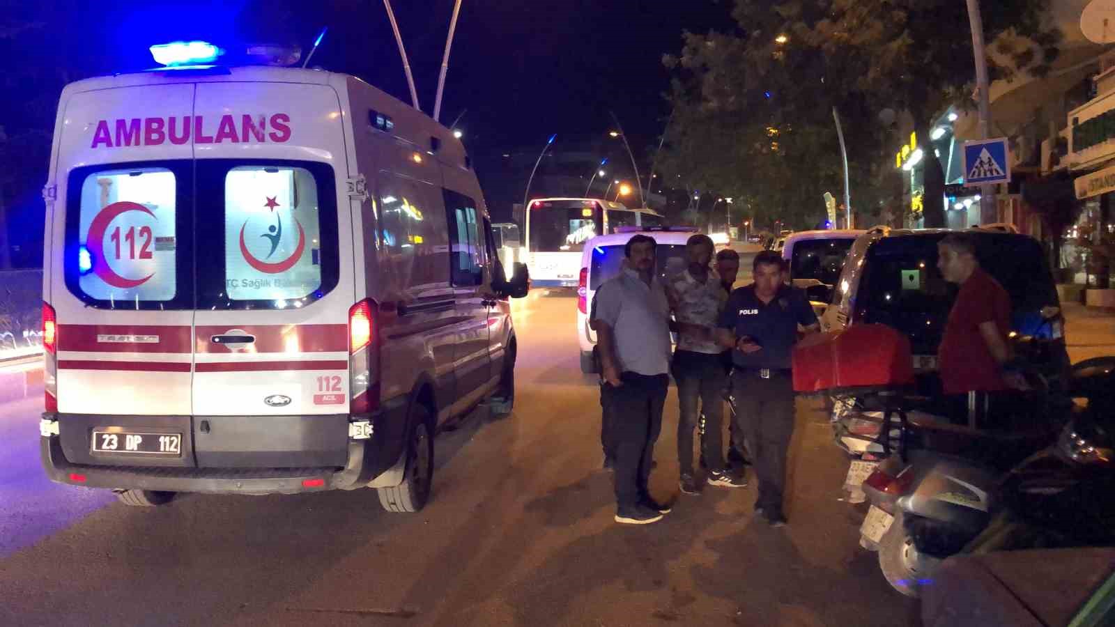 Elazığ’da motosiklet yayaya çarptı: 2 yaralı