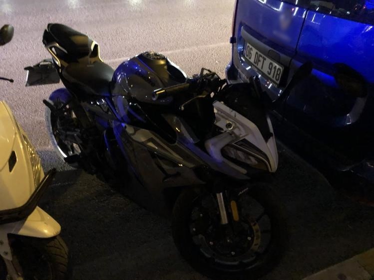 Elazığ’da motosiklet yayaya çarptı: 2 yaralı