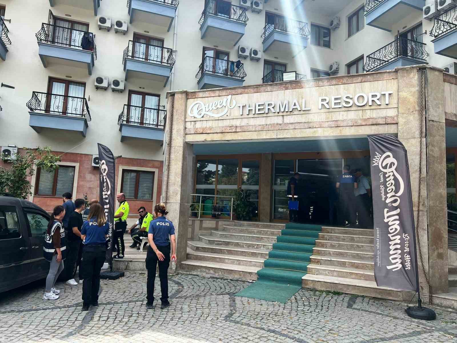 Emet’te bir otel, işletme ruhsatı olmadığı gerekçesiyle mühürlendi