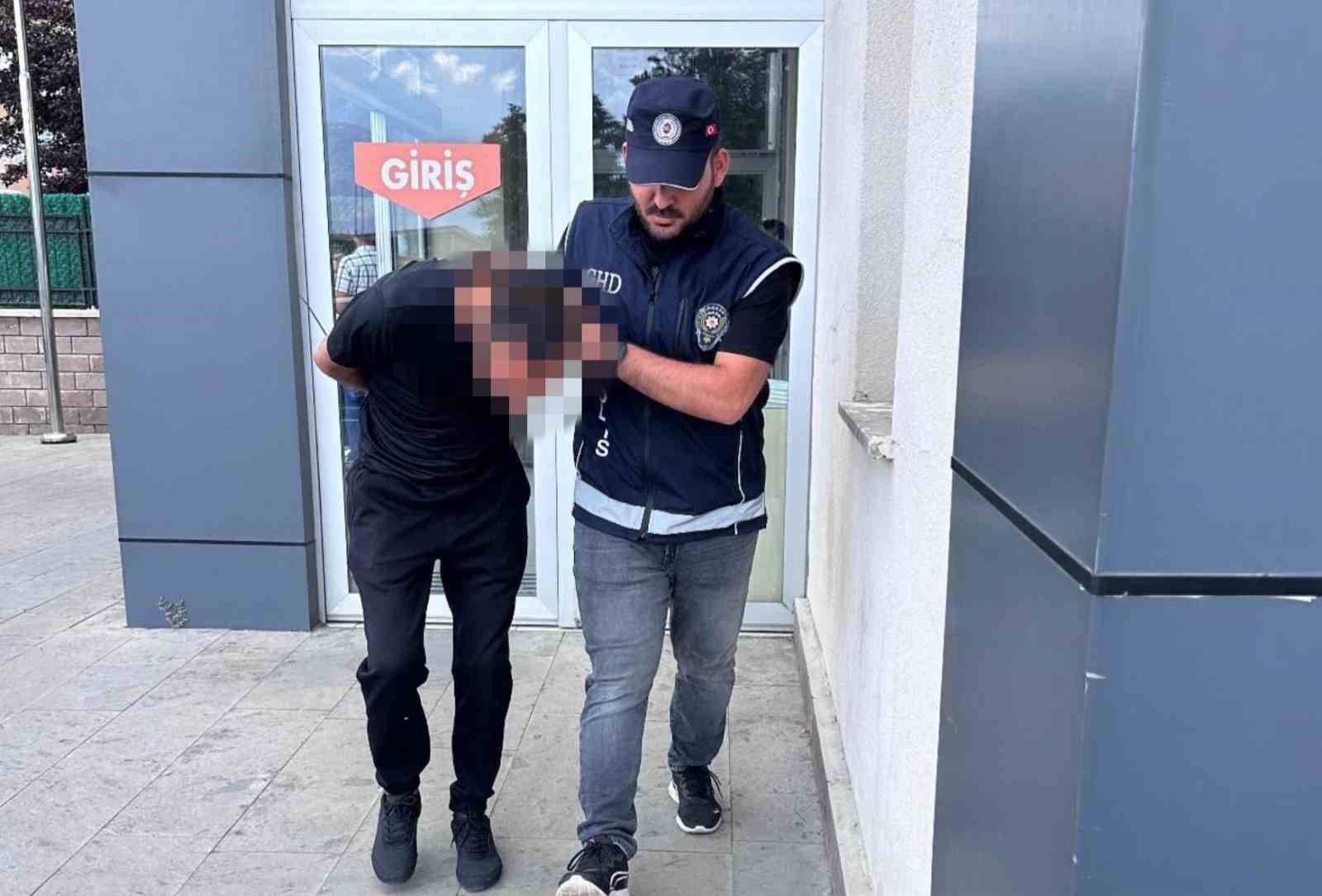 Erzincan&rsquo;da 5 d&uuml;zensiz g&ouml;&ccedil;men yakalandı
