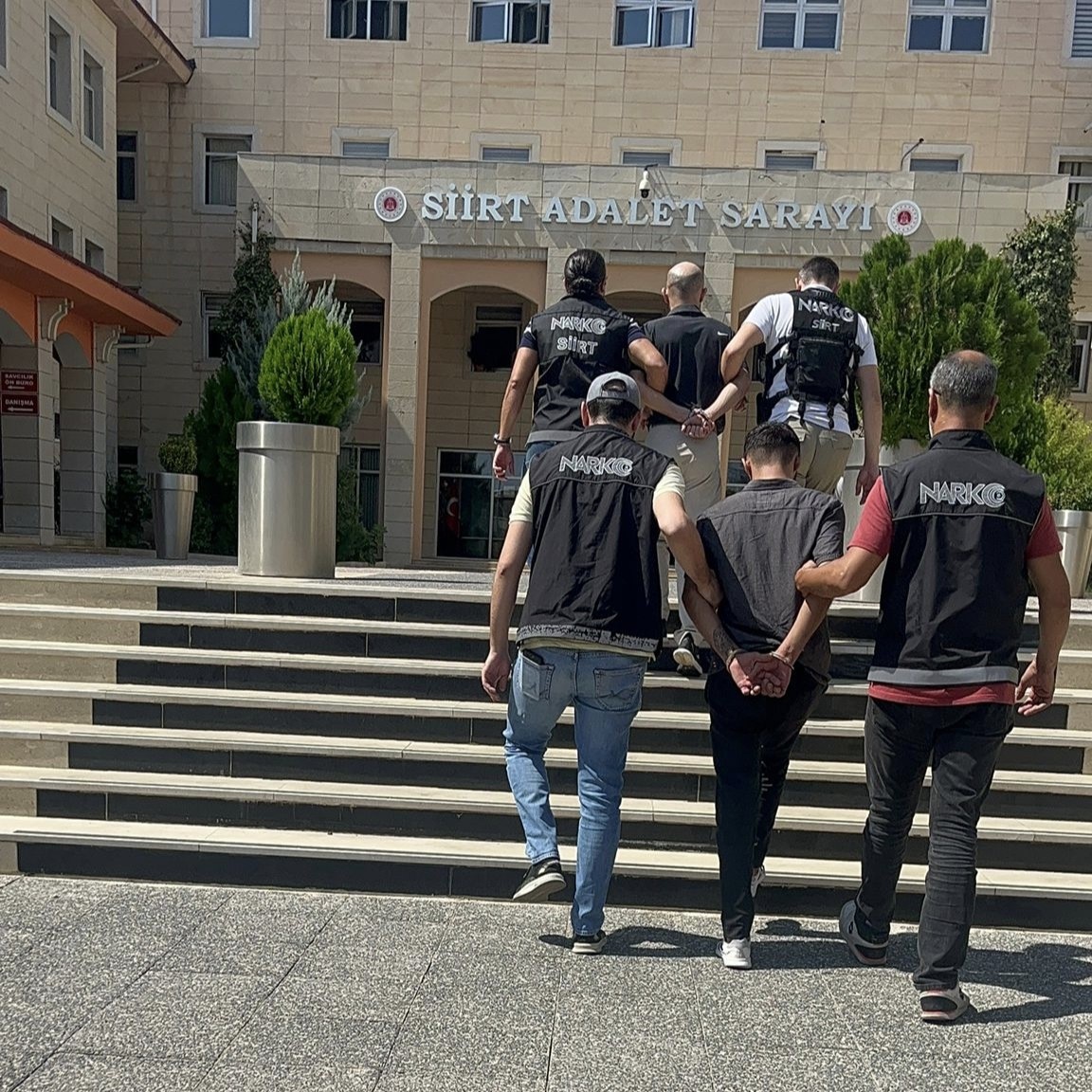 Siirt’te peynir bidonunda uyuşturucu yakalandı
