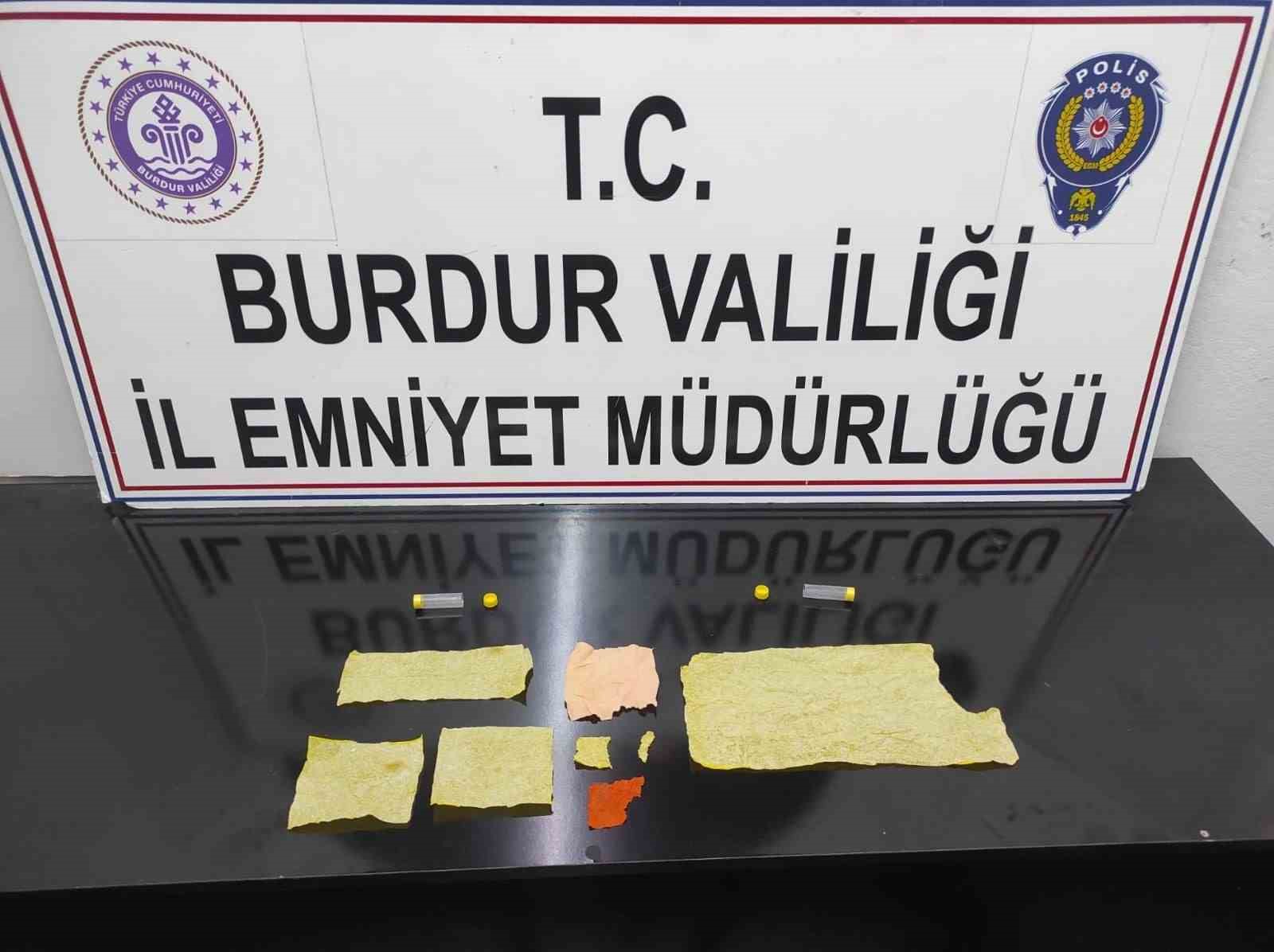 Burdur&rsquo;da ormanlık alanda &uuml;zerlerinde uyuşturucu madde ile yakalanan 2 kişi tutuklandı
