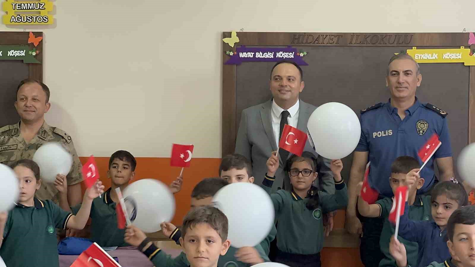 Tatvan&rsquo;da İlk&ouml;ğretim Haftası t&ouml;renle kutlandı
