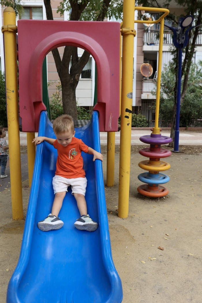 Yunusemre&rsquo;de parklara bakım onarım &ccedil;alışması
