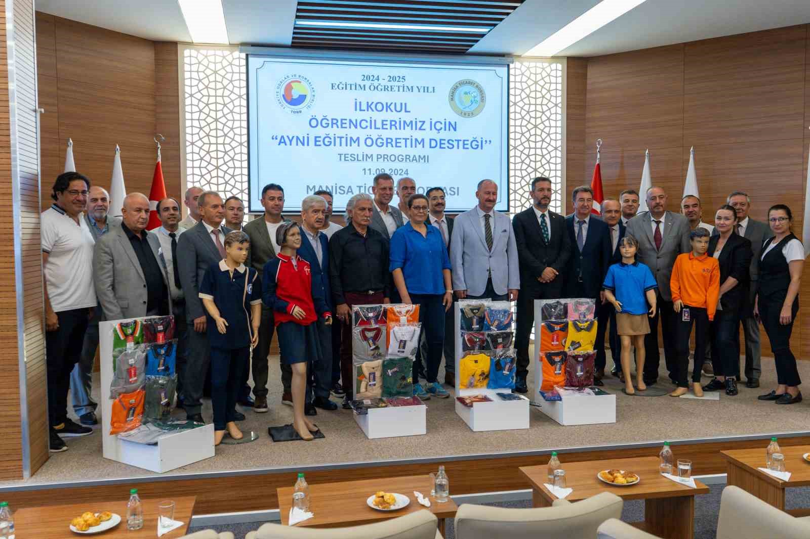Manisalı &ouml;ğrencilere Ticaret Borsasından giyim desteği
