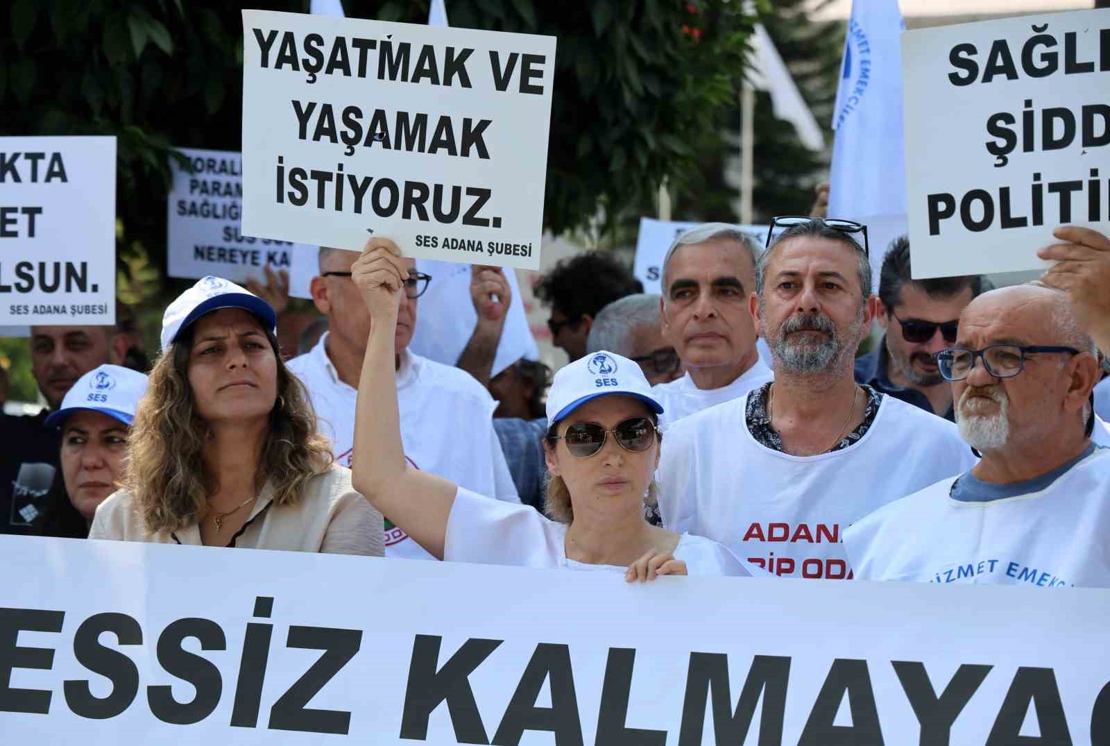Adana&rsquo;da doktora şiddet protesto edildi
