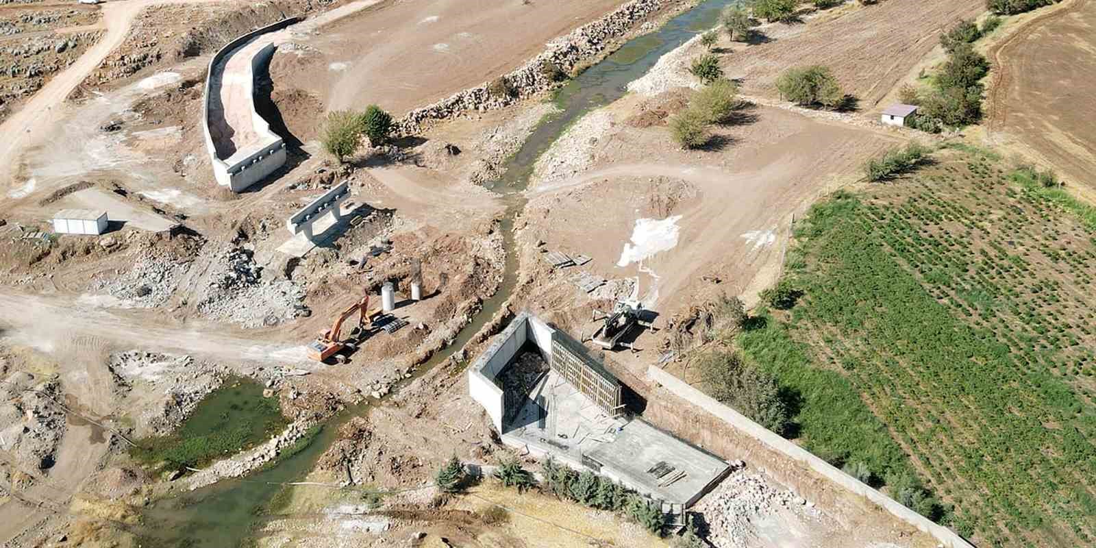 Araban&rsquo;da &ccedil;&ouml;kme tehlikesi bulunan k&ouml;pr&uuml; yenileniyor
