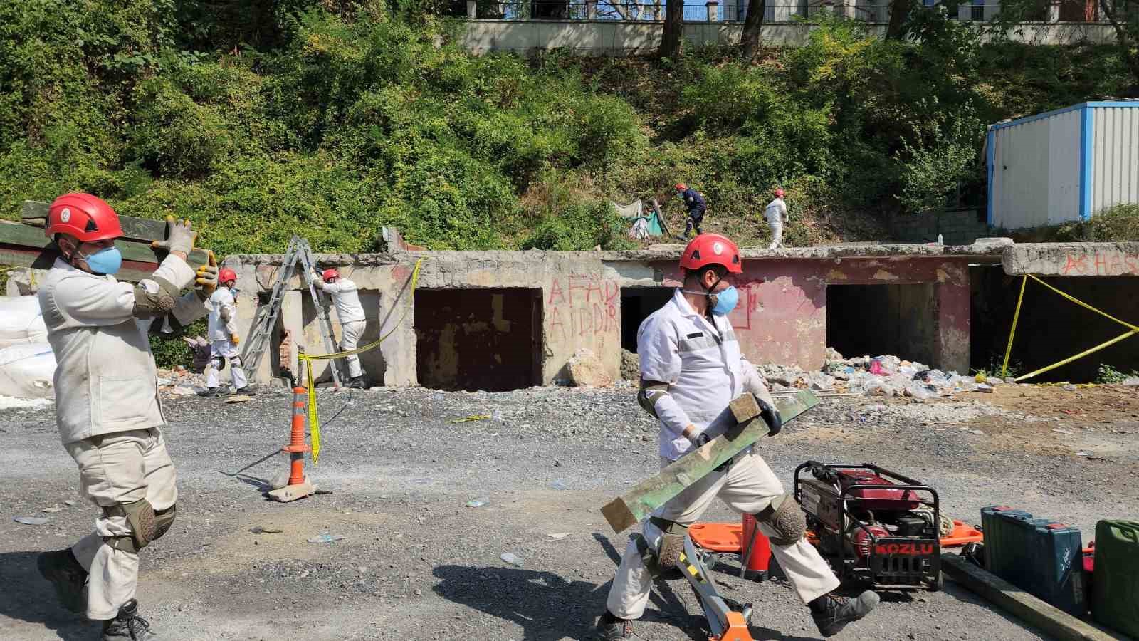 Maden Kurtarma Yarışması’na hazırlanan madenciler enkazdan yaralıyı böyle kurtardı