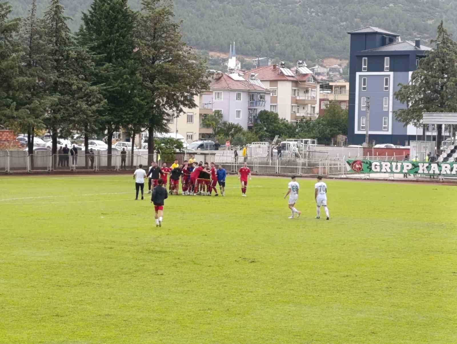 Bucak Belediye Oğuzhanspor, Ziraat T&uuml;rkiye Kupası&rsquo;nda tur atladı
