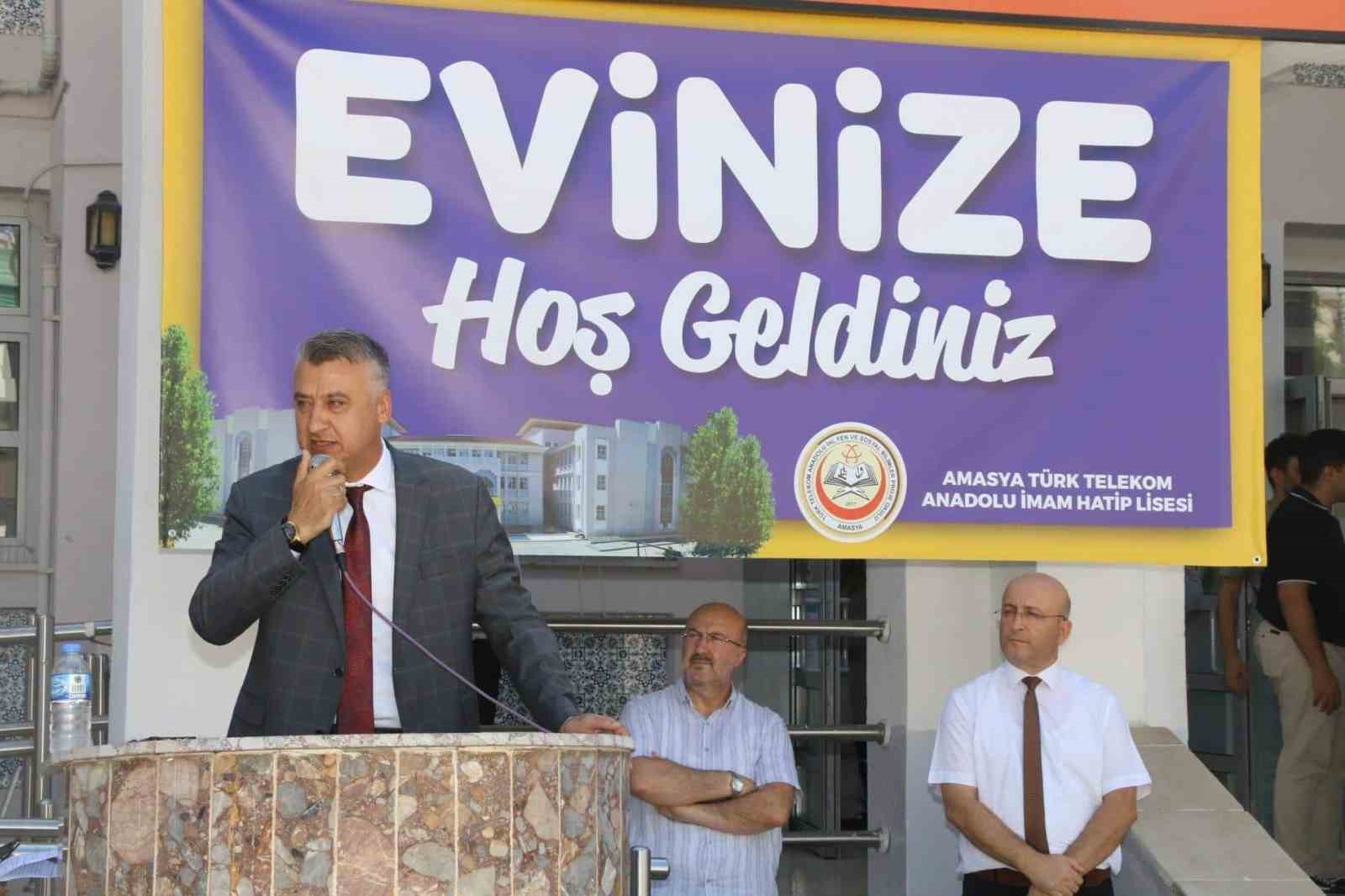 Okulun ilk haftasında öğrenciler mezunlarla buluştu
