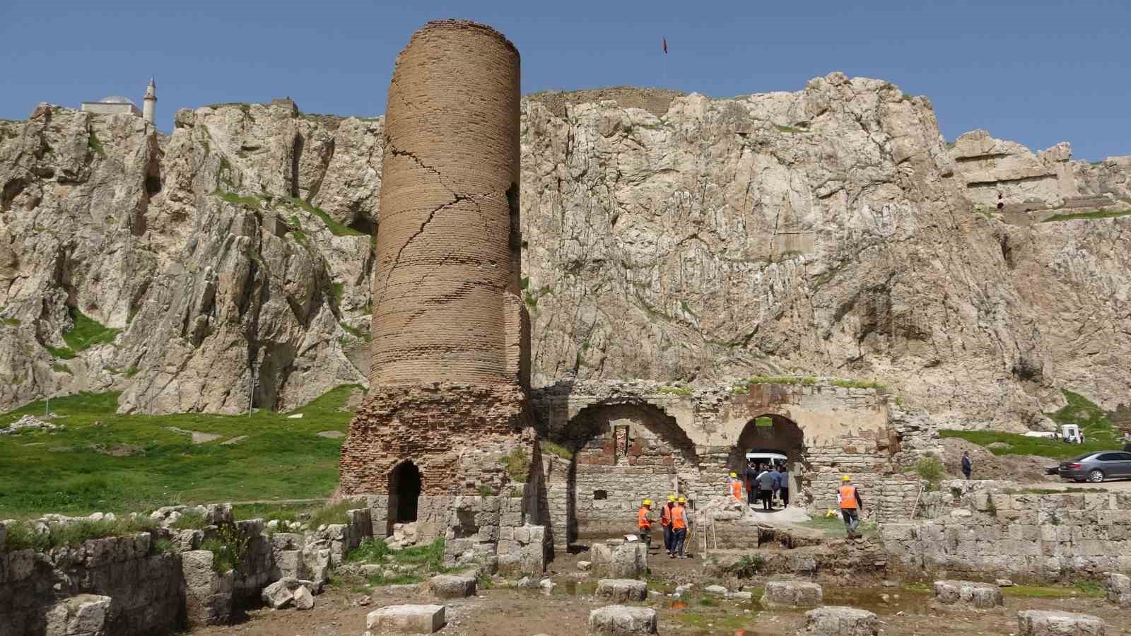 750 yıllık Van Ulu Cami aslına uygun restore edilecek
