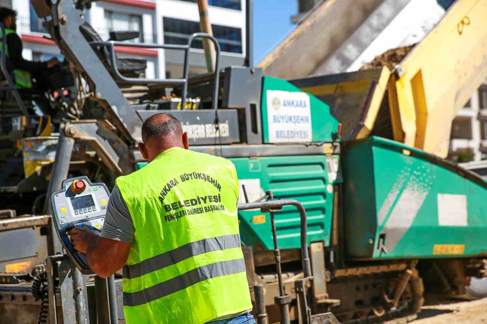 Keçiören’de hummalı yol çalışması