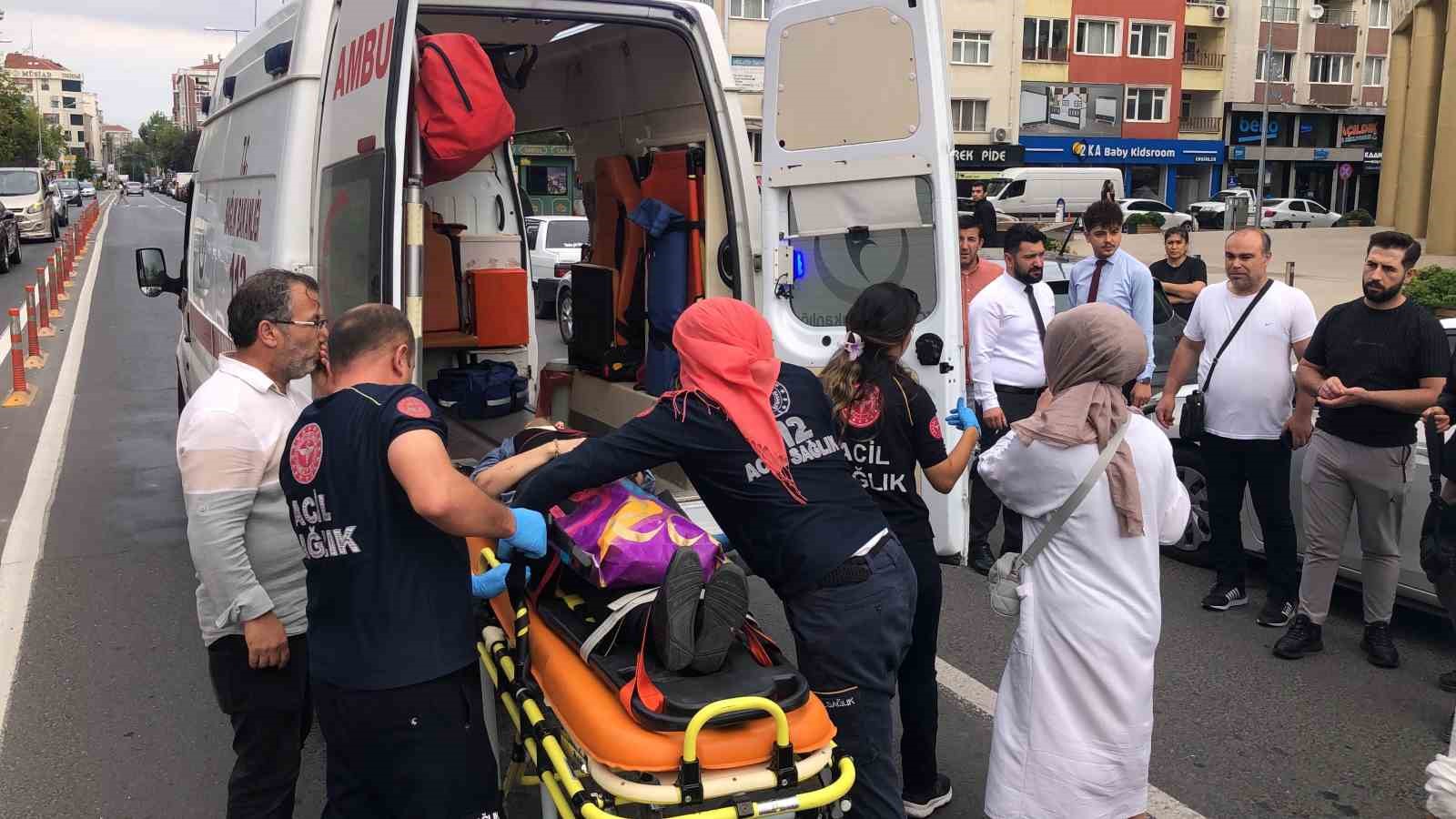 &Ccedil;orlu&rsquo;da motosiklet yayaya &ccedil;arptı: 2 yaralı
