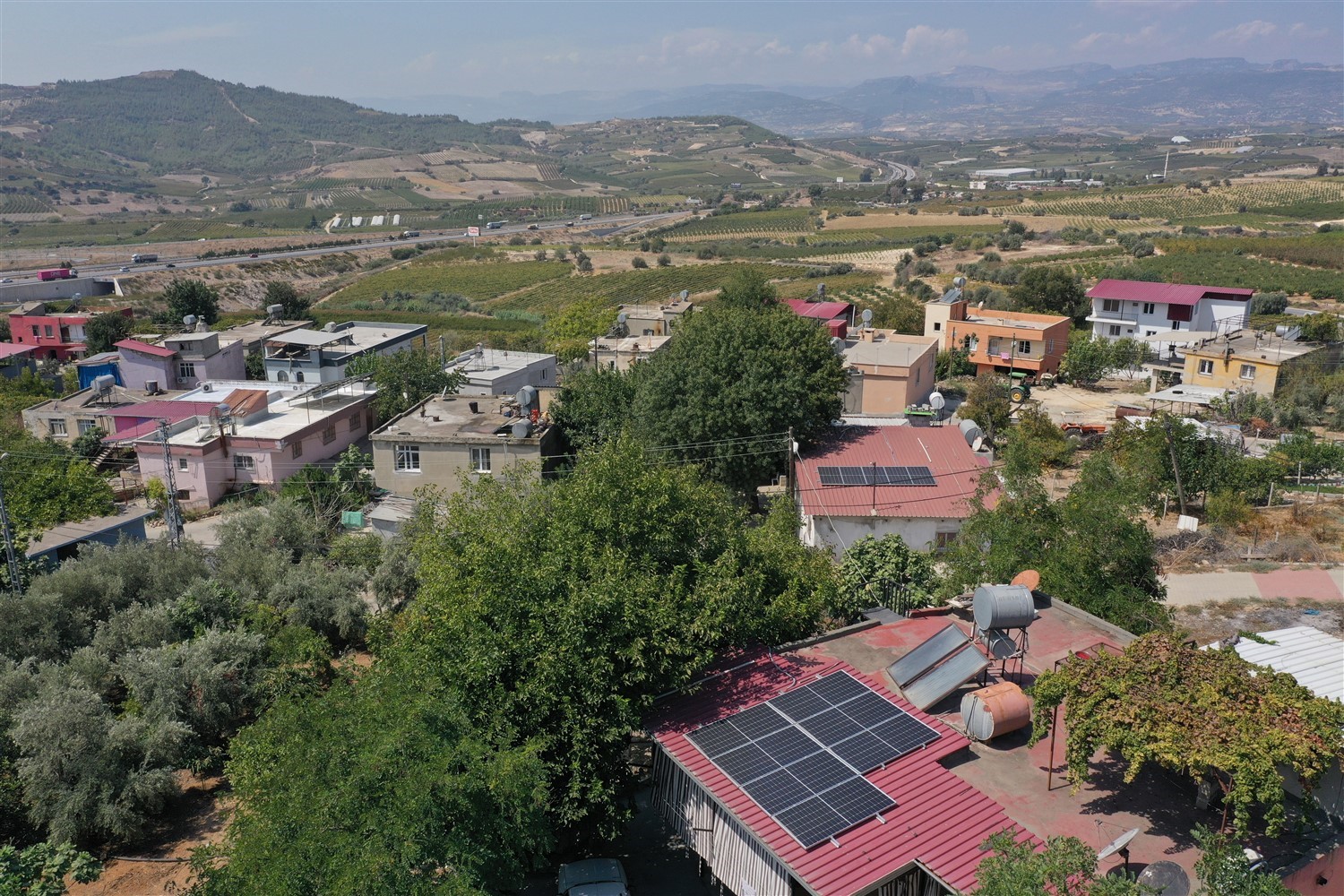 Orman köylüleri elektrik enerjilerini güneşten üretmeye başladı