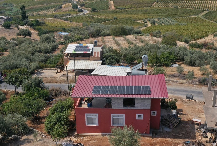 Orman köylüleri elektrik enerjilerini güneşten üretmeye başladı
