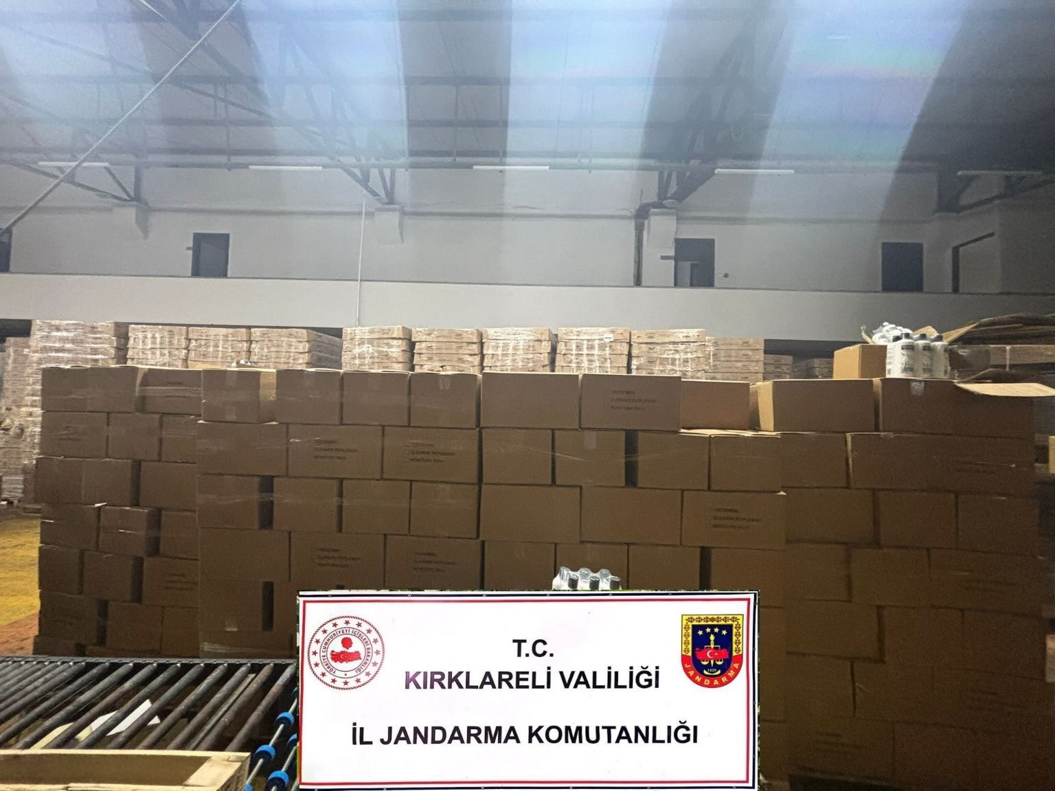 Kırklareli&rsquo;nde 23 ton 500 litre sahte temizlik malzemesi ele ge&ccedil;irildi
