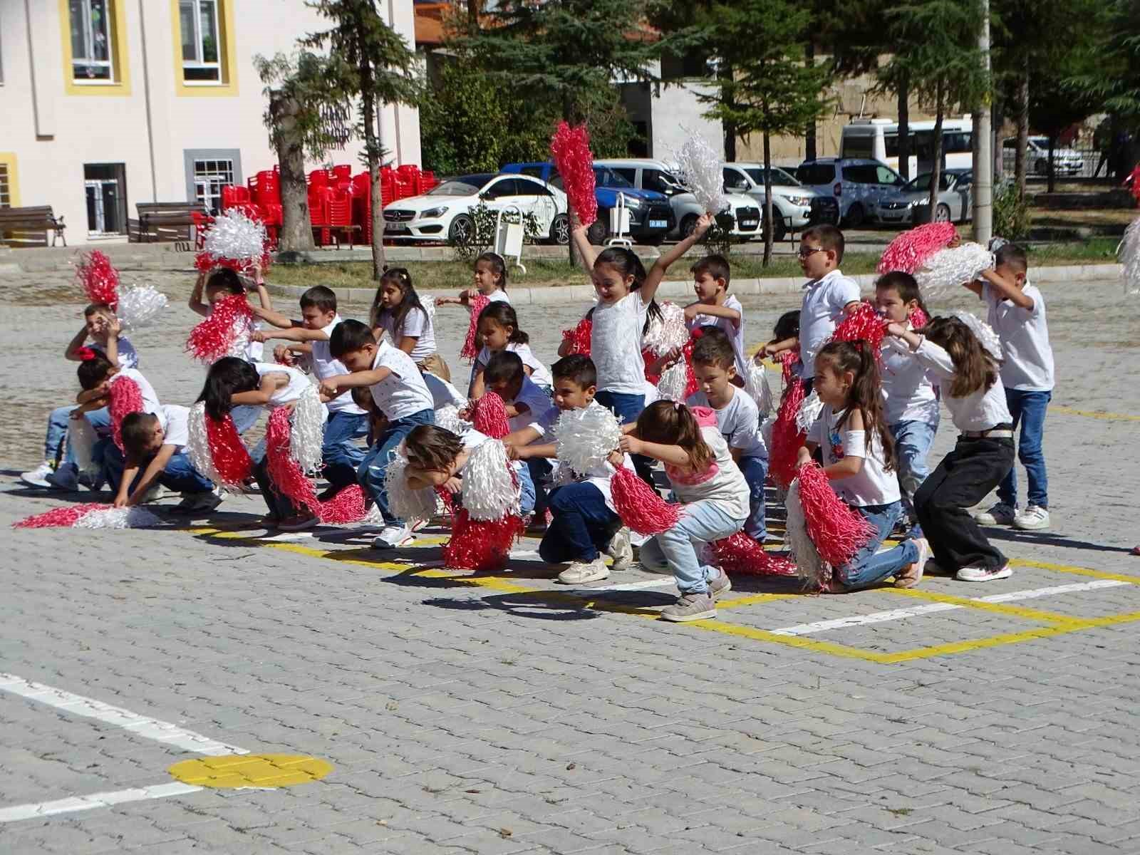 Hisarcık’ta İlköğretim Haftası kutlamaları
