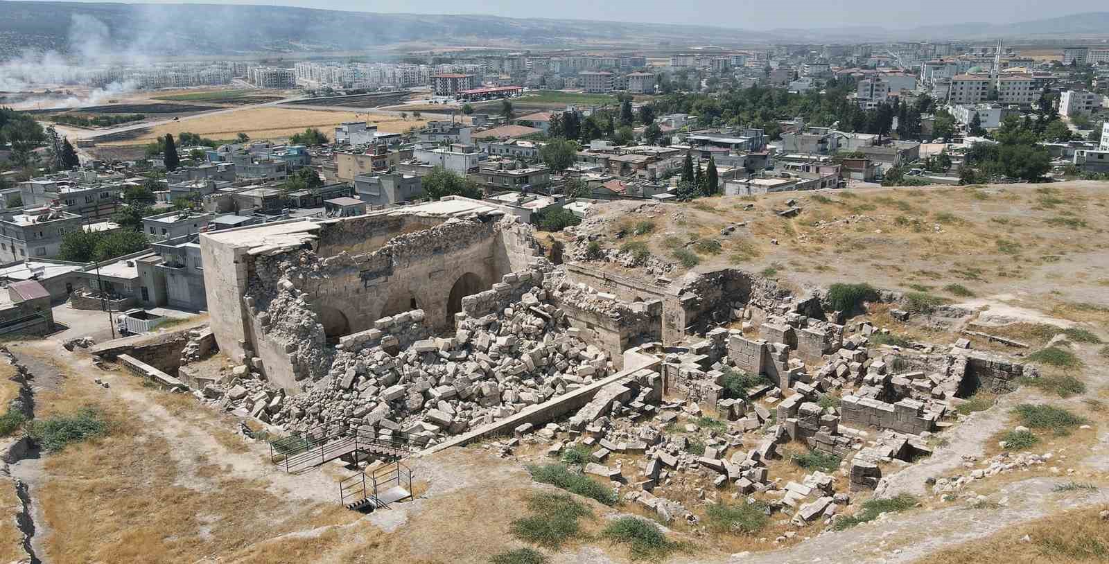 Araban tarihi İç Kale Cami onarılmayı bekliyor