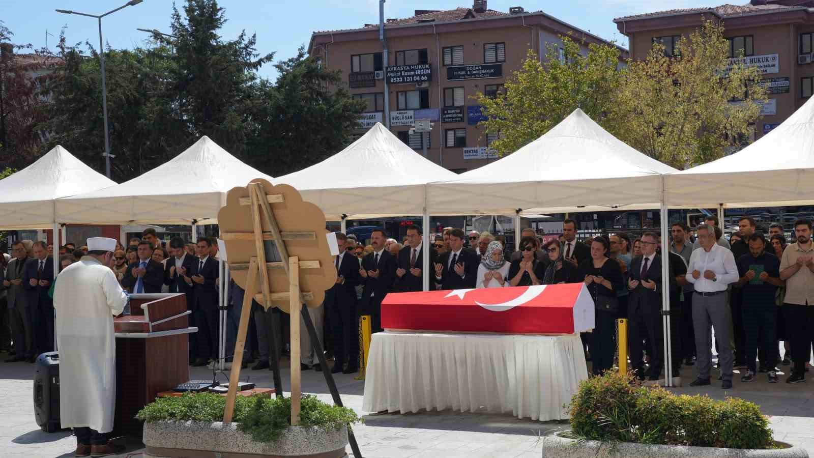 Vefat eden hakim Erdoğan Ayata için Bakırköy Adliyesi’nde tören düzenlendi
