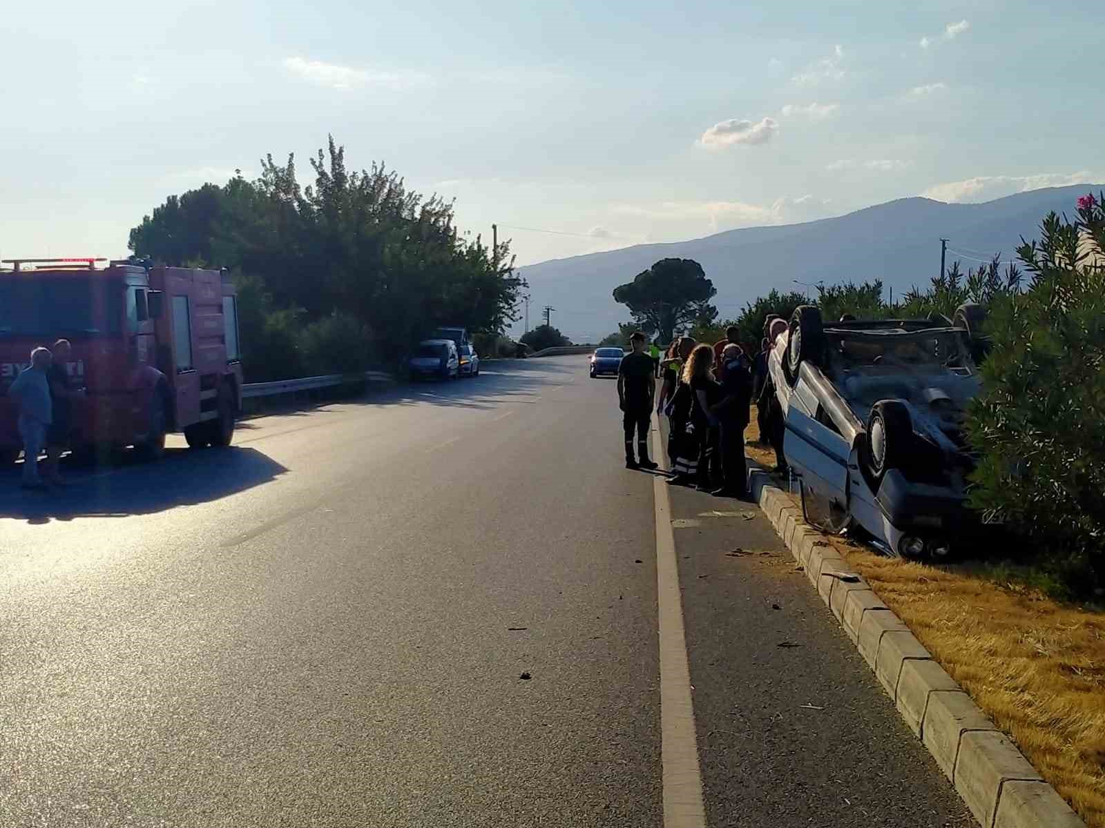 Takla atarak ters dönen otomobilden burunları kanamadan çıktılar
