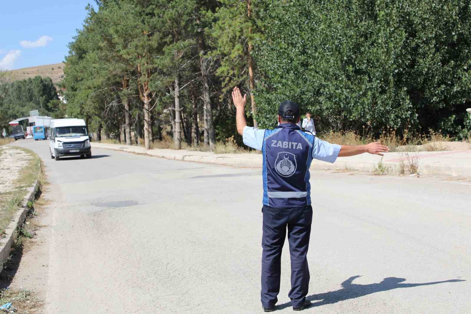 Zabıtadan okul servis araçlarına denetim