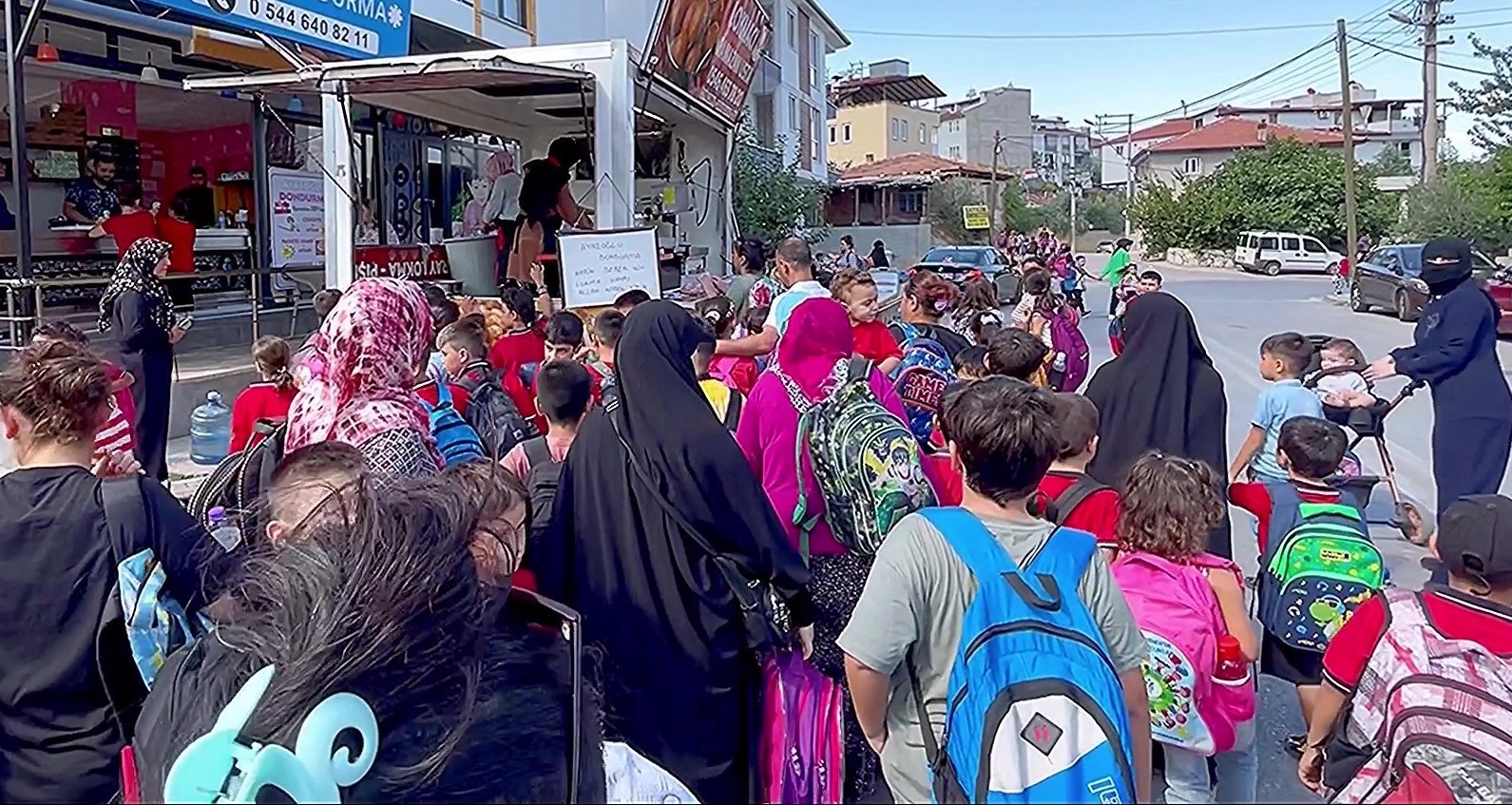 Denizlili esnaflar Narin için lokma döktürdü