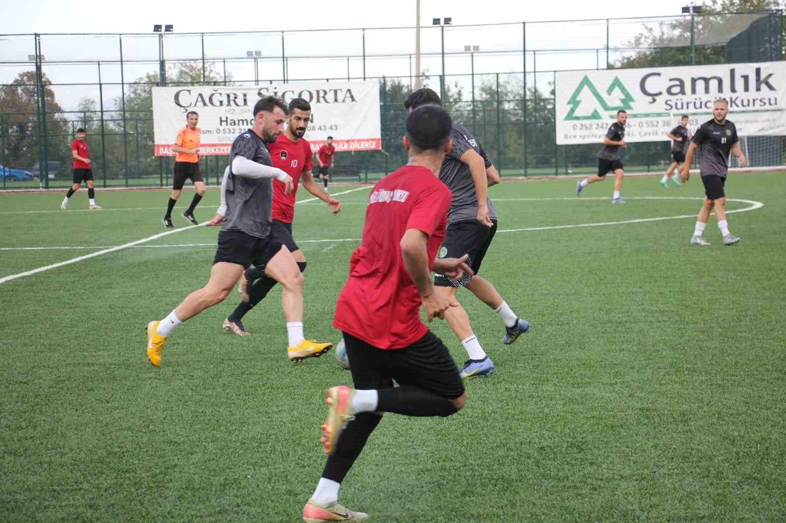 Denizli İdmanyurdu hazırlıklarını Alaşehir maçıyla sürdürdü