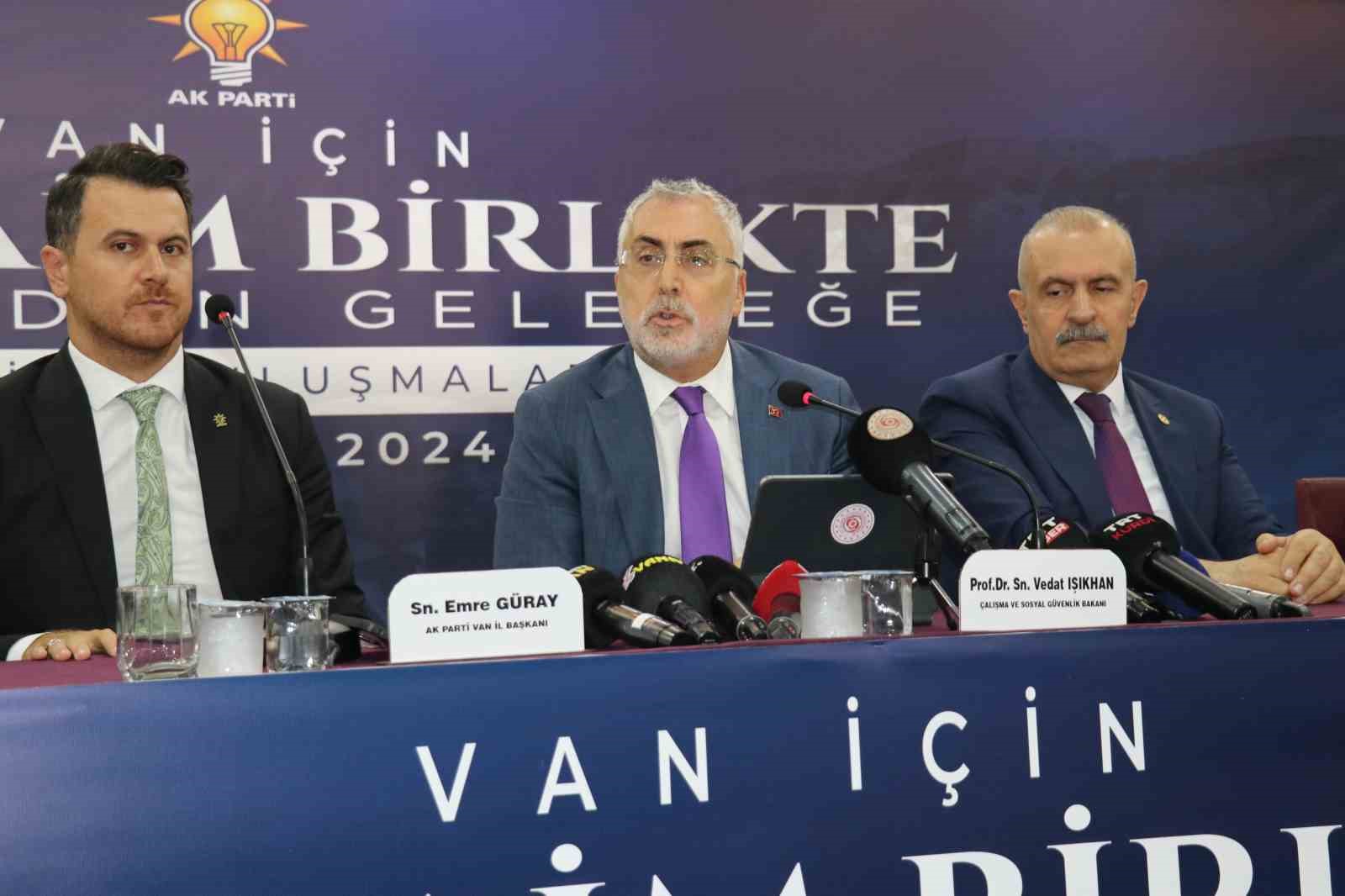 Bakan Işıkhan: “(İşçi çıkaran) Belediyelere ciddi para cezaları kestik”